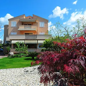 Elvira Apartman